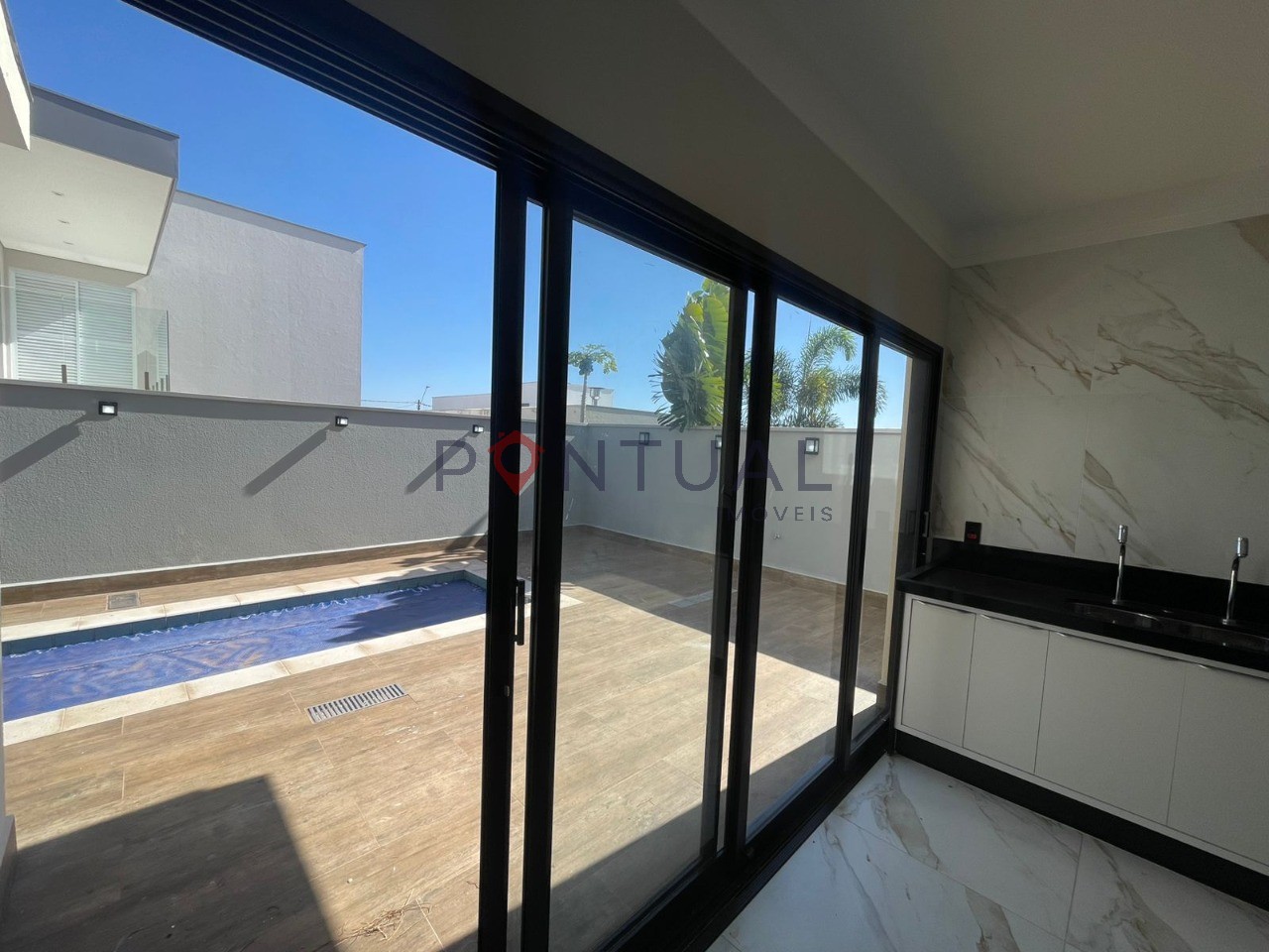 Casa de Luxo para Locação no Village Damha em Marília-SP: 3 Suítes, Amplo Espaço, Área de Lazer Completa!