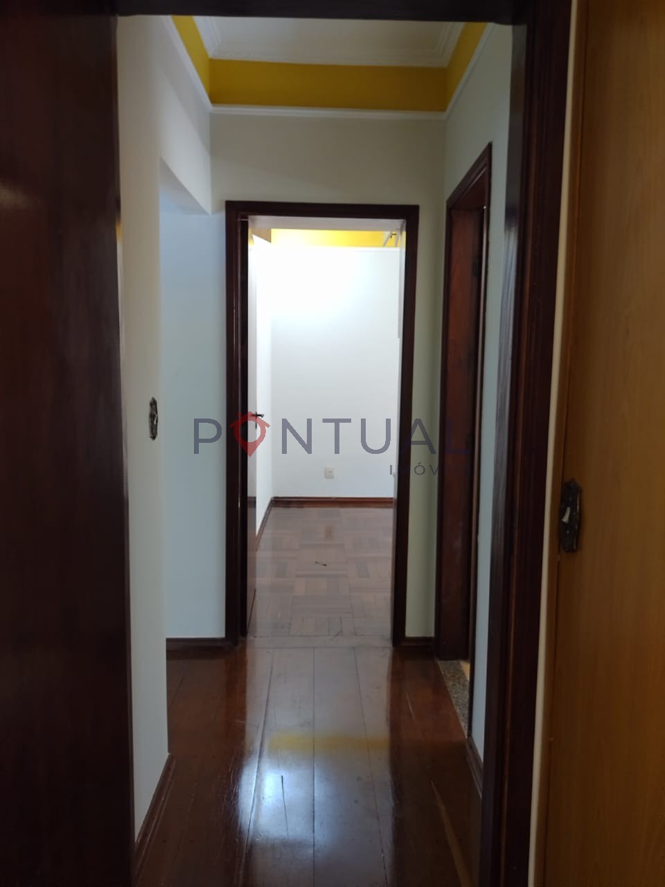 Casa à venda em Marília-SP, Jardim Aquárius: 3 quartos, 1 suite, 3 salas, 3 banheiros, 2 vagas de garagem, 291,00 m² de área.