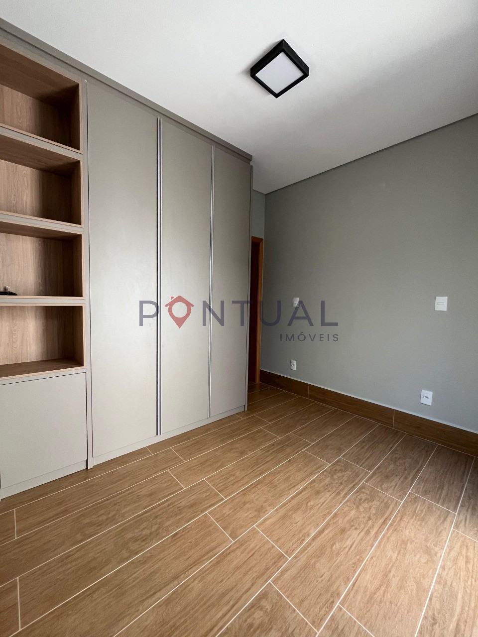 Casa em Condomínio de Luxo com 3 Suítes no Jardim Tropical, Marília-SP!