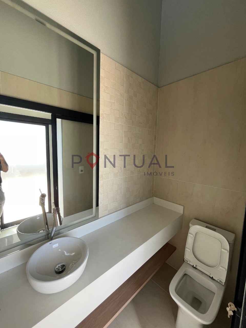 Casa em condomínio de luxo com 3 suítes no jardim tropical, 