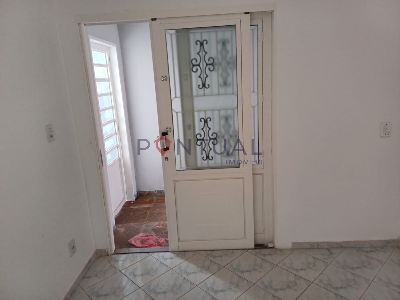Casa à Venda - Santa Antonieta: 2 Quartos, 1 Suíte, Sala, 2 Banheiros, Garagem e Churrasqueira!