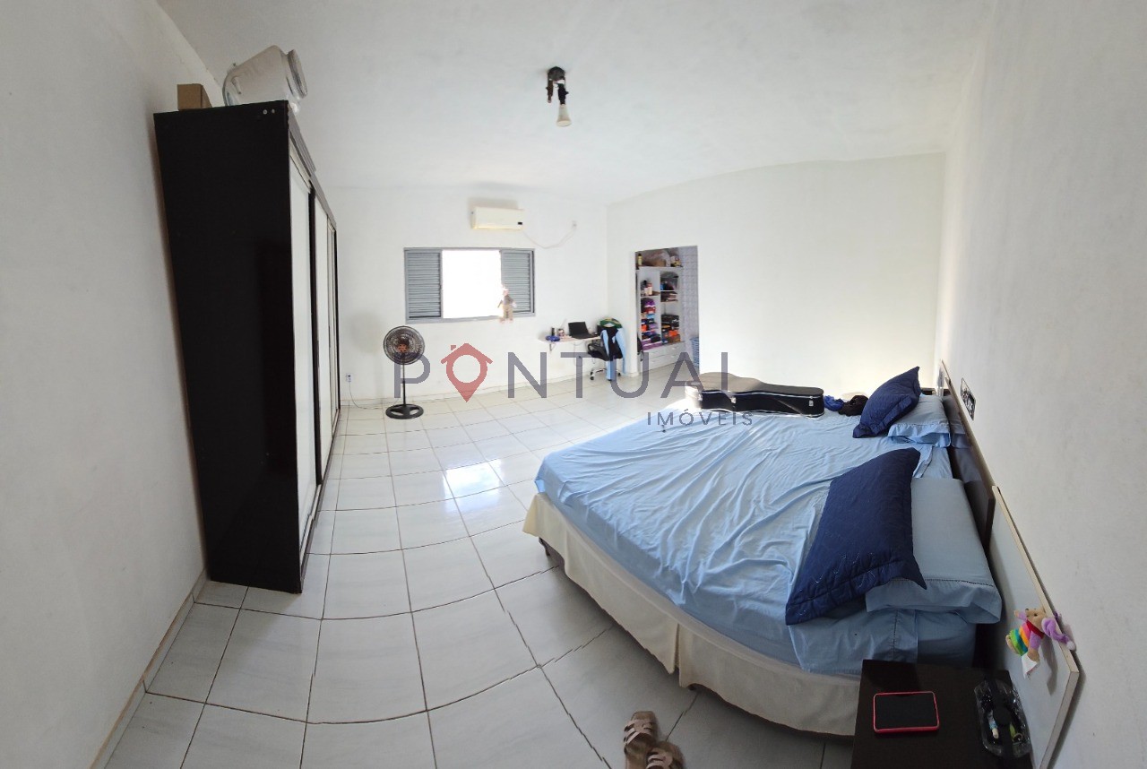 Maravilhosa casa à venda: 3 quartos, 1 suíte, sala ampla, 2 
