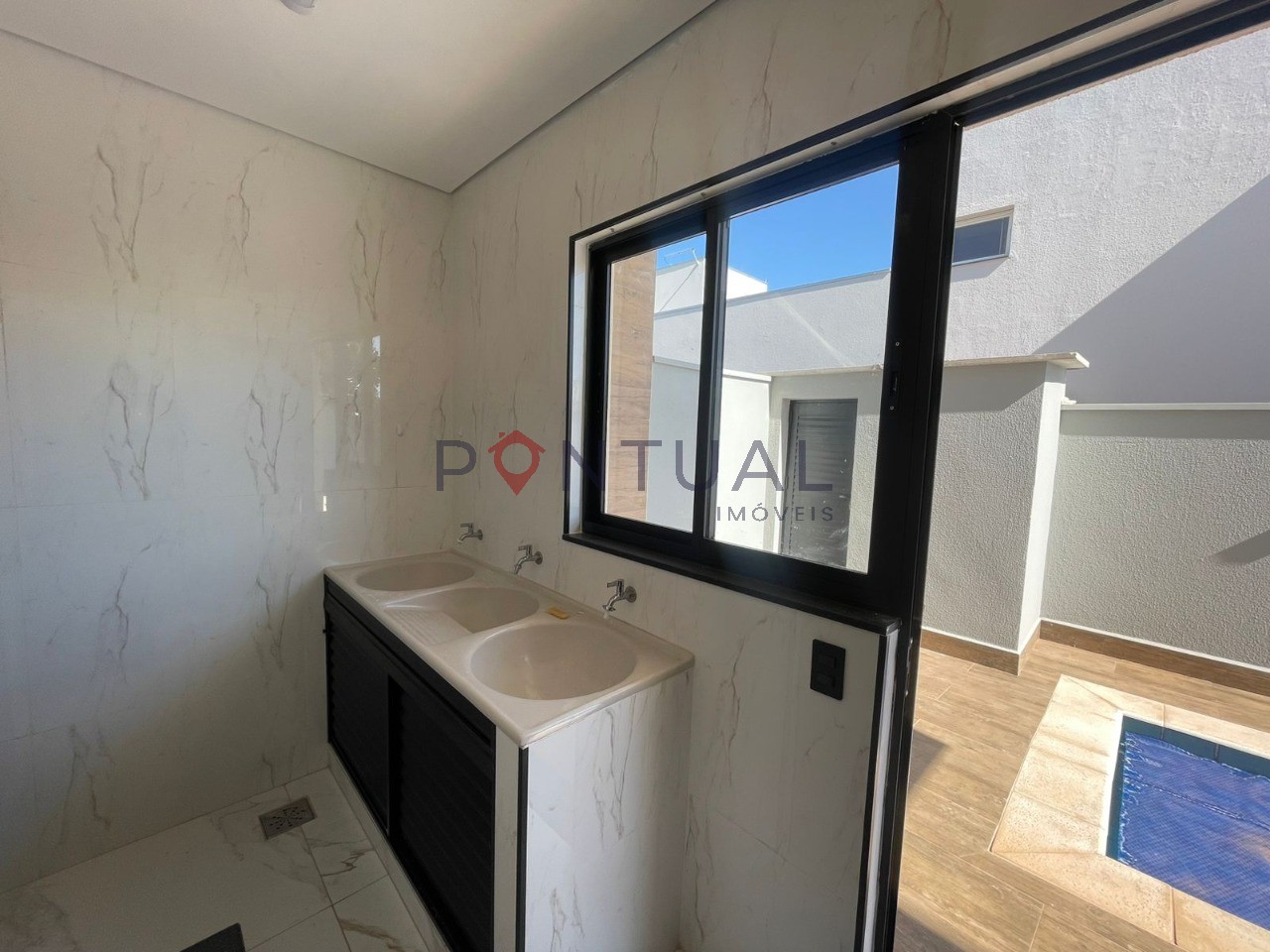 Casa de Luxo para Locação no Village Damha em Marília-SP: 3 Suítes, Amplo Espaço, Área de Lazer Completa!
