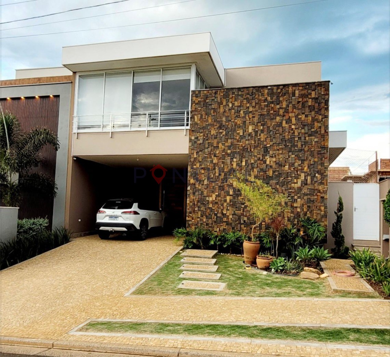 Casa à venda no Condomínio Village Damha, Marília ? 3 dorms (2 suítes), 192 m², piscina e energia solar Pontual Imóveis