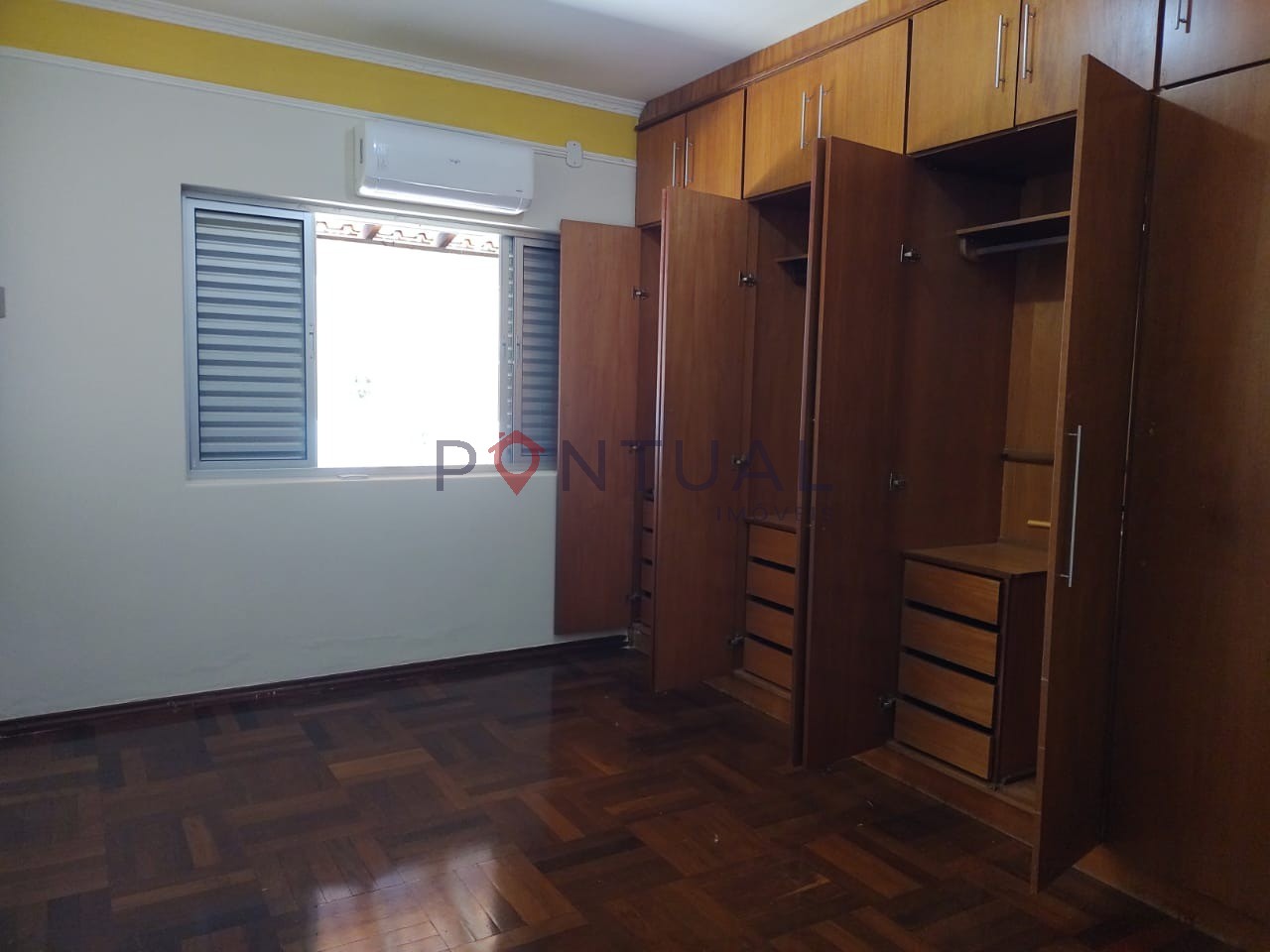 Casa à venda em Marília-SP, Jardim Aquárius: 3 quartos, 1 suite, 3 salas, 3 banheiros, 2 vagas de garagem, 291,00 m² de área.