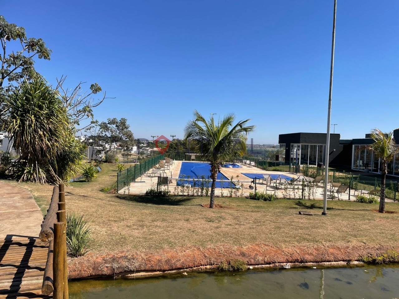 Casa à venda no Condomínio Village Damha, Marília ? 3 dorms (2 suítes), 192 m², piscina e energia solar Pontual Imóveis