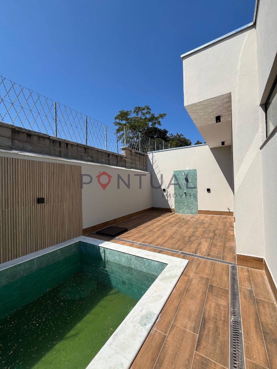 Casa em condomínio de luxo com 3 suítes no jardim tropical, 