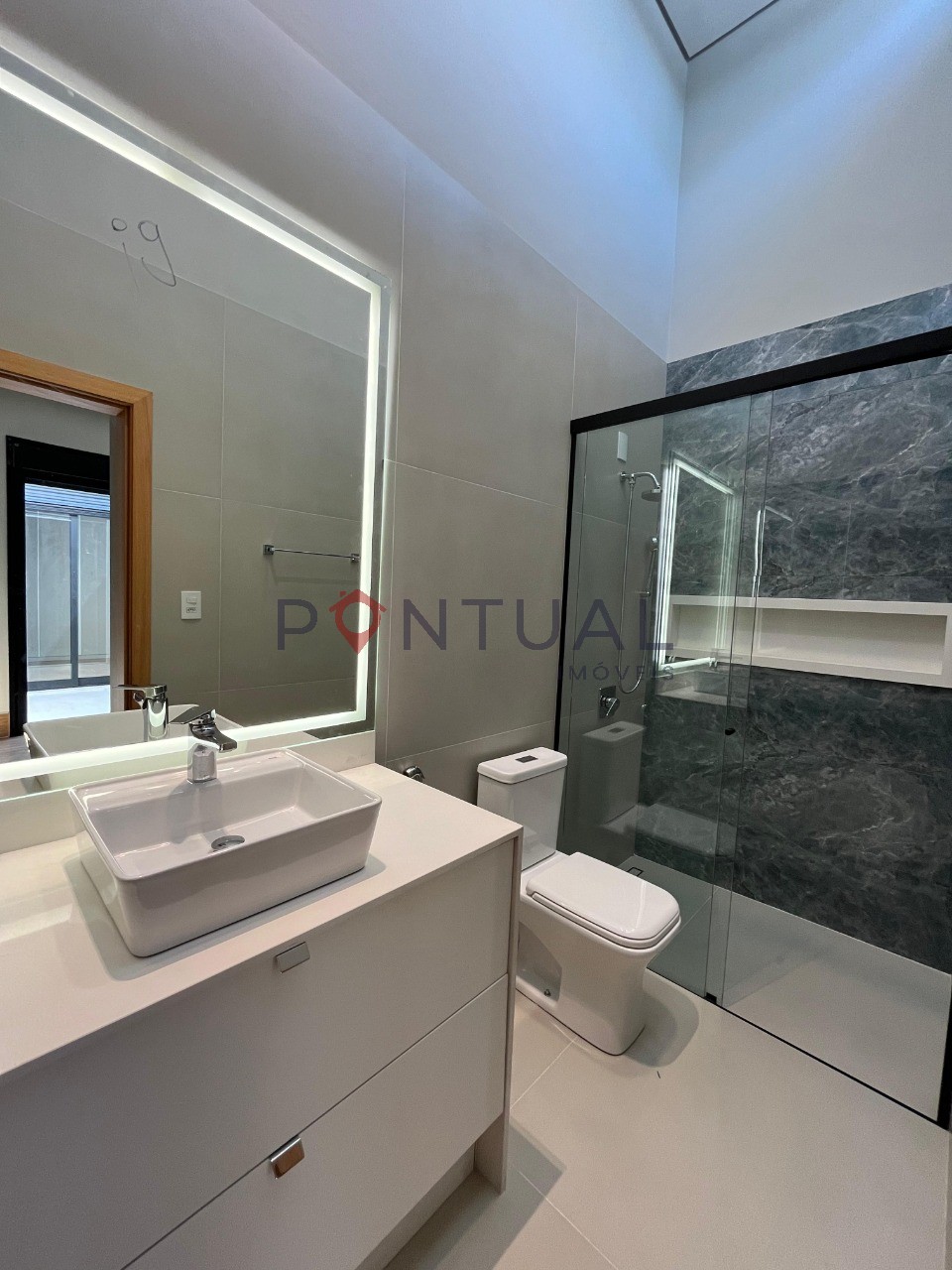Casa em condomínio de luxo com 3 suítes no jardim tropical, 