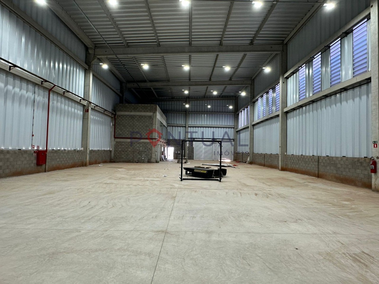 Galpão comercial de alto padrão para alugar - foto 4
