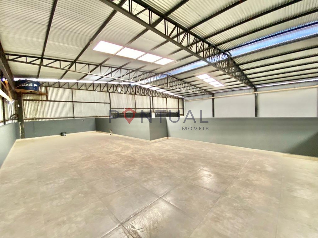 Alugue agora um barracão comercial de 1.200m² no Alto Cafezal, Marília-SP