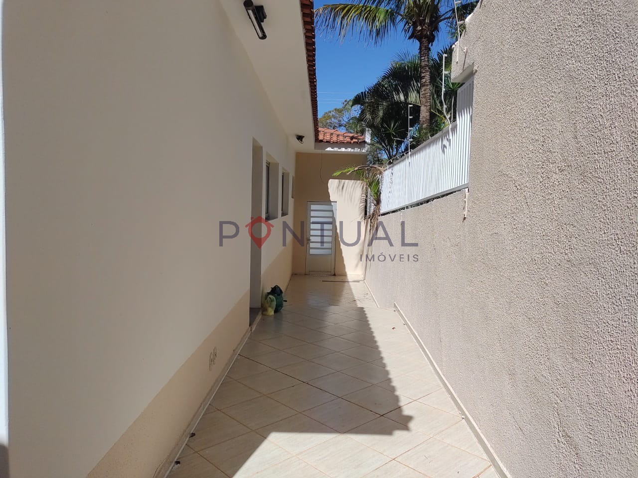 Casa à venda em Marília-SP, Jardim Aquárius: 3 quartos, 1 suite, 3 salas, 3 banheiros, 2 vagas de garagem, 291,00 m² de área.