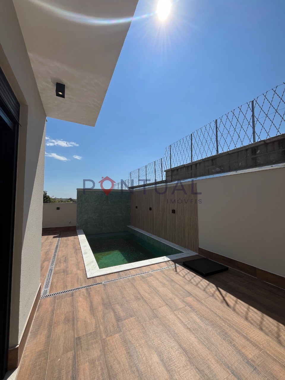 Casa em condomínio de luxo com 3 suítes no jardim tropical, 
