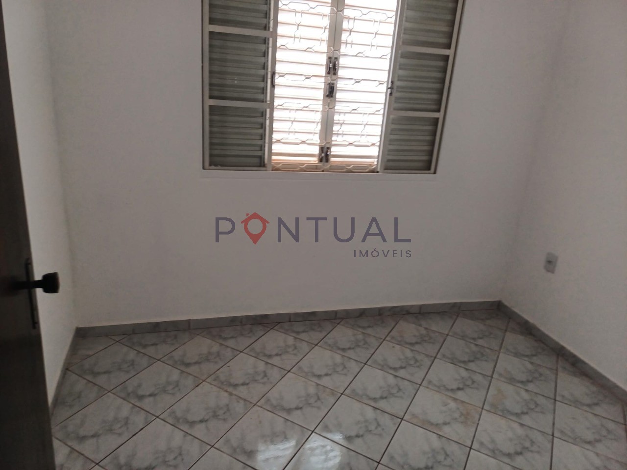 Casa à Venda - Santa Antonieta: 2 Quartos, 1 Suíte, Sala, 2 Banheiros, Garagem e Churrasqueira!