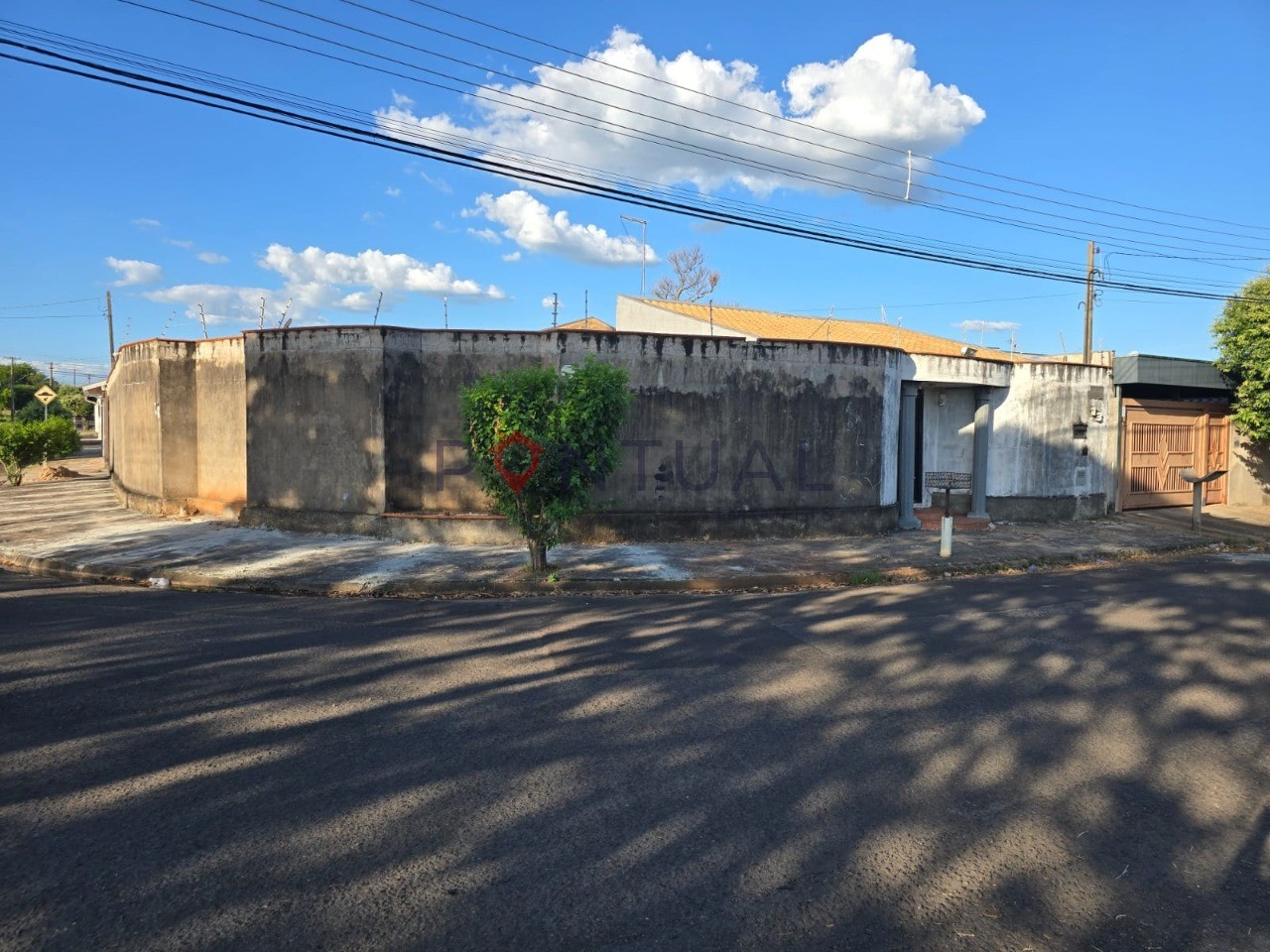 Maravilhosa casa à venda: 3 quartos, 1 suíte, sala ampla, 2 