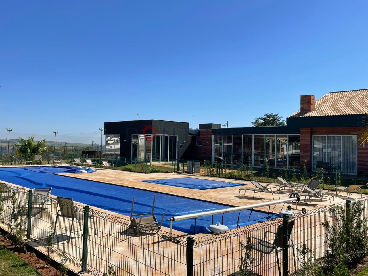 Casa à venda no Condomínio Village Damha, Marília ? 3 dorms (2 suítes), 192 m², piscina e energia solar Pontual Imóveis