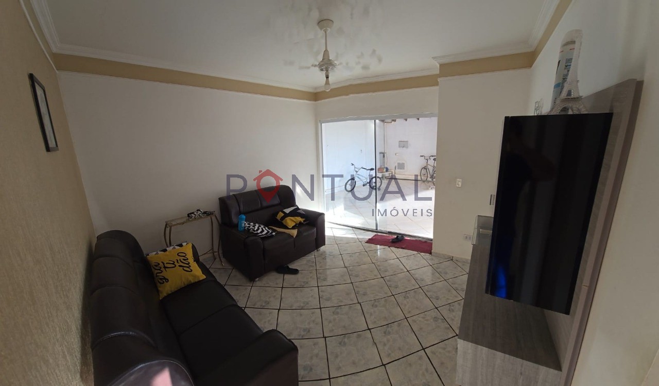 Maravilhosa casa à venda: 3 quartos, 1 suíte, sala ampla, 2 