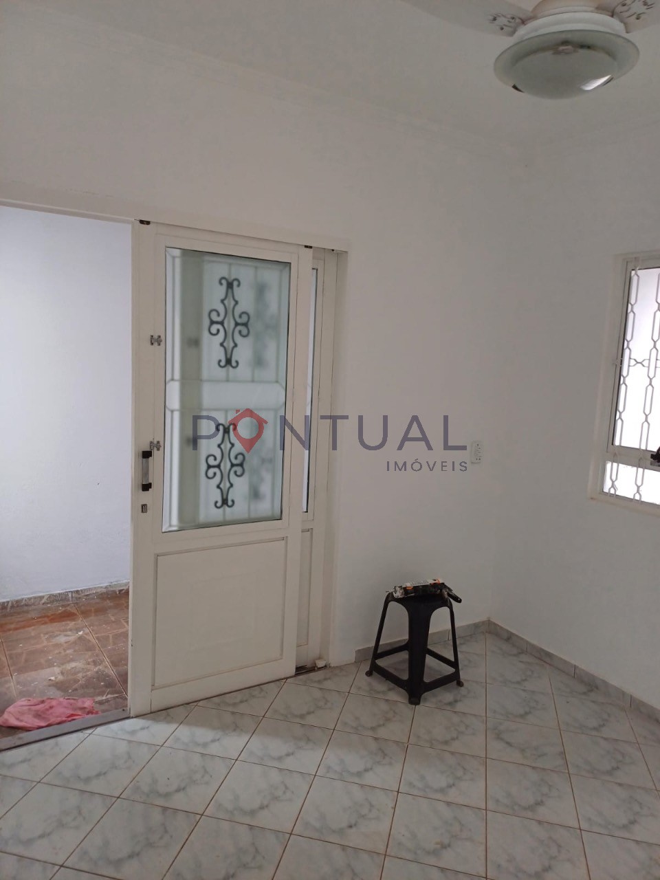 Casa à Venda - Santa Antonieta: 2 Quartos, 1 Suíte, Sala, 2 Banheiros, Garagem e Churrasqueira!
