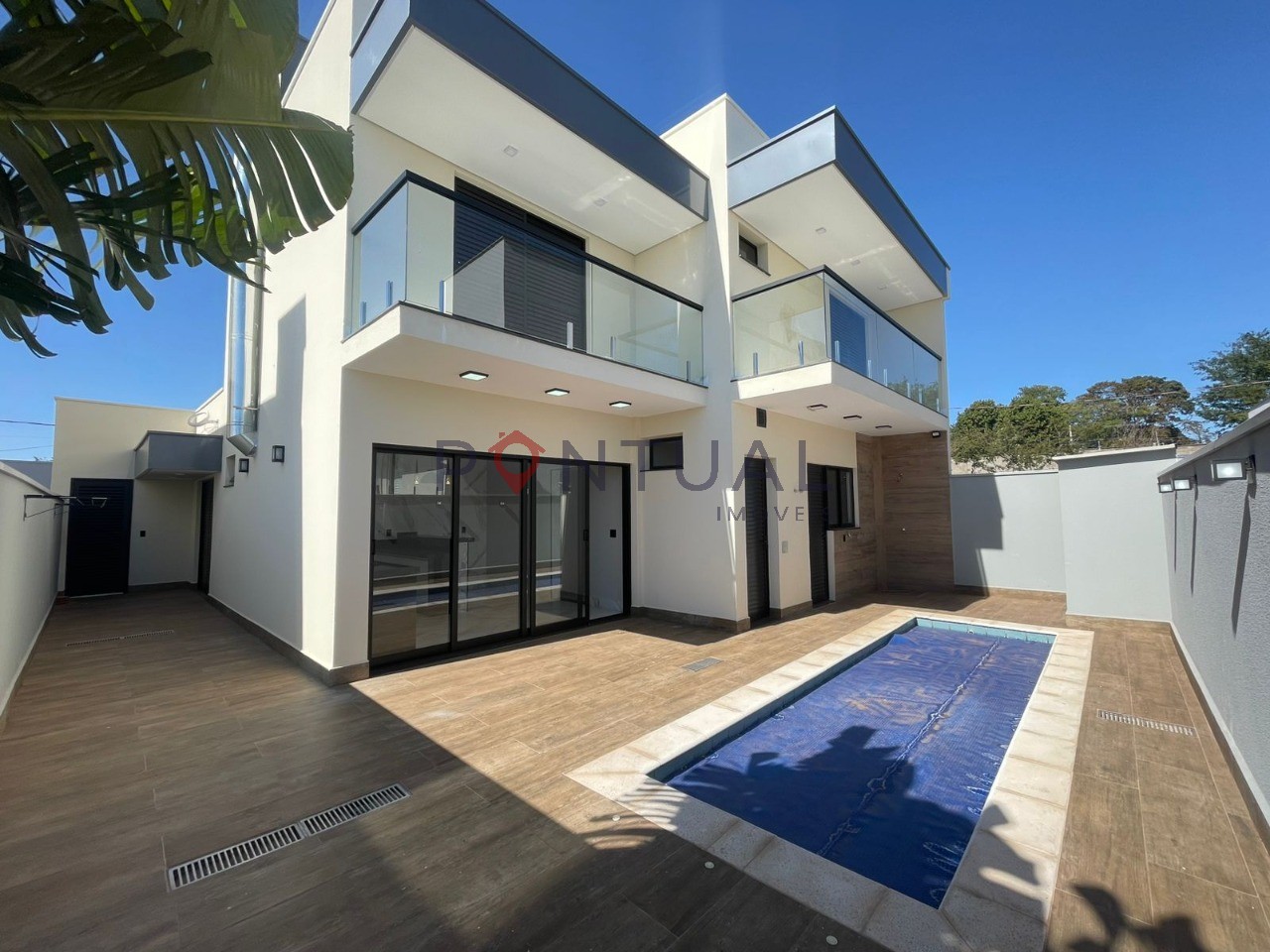 Casa de Luxo para Locação no Village Damha em Marília-SP: 3 Suítes, Amplo Espaço, Área de Lazer Completa!