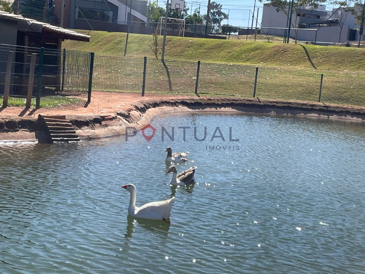 Casa de Luxo para Locação no Village Damha em Marília-SP: 3 Suítes, Amplo Espaço, Área de Lazer Completa!