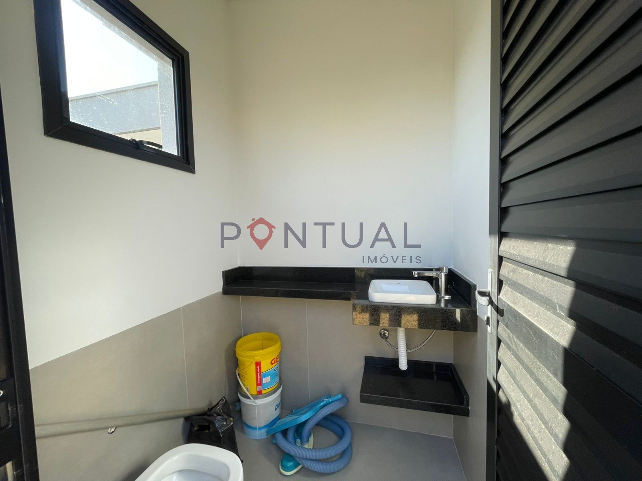 Viva em Luxo e Conforto: - Condomínio Fechado!