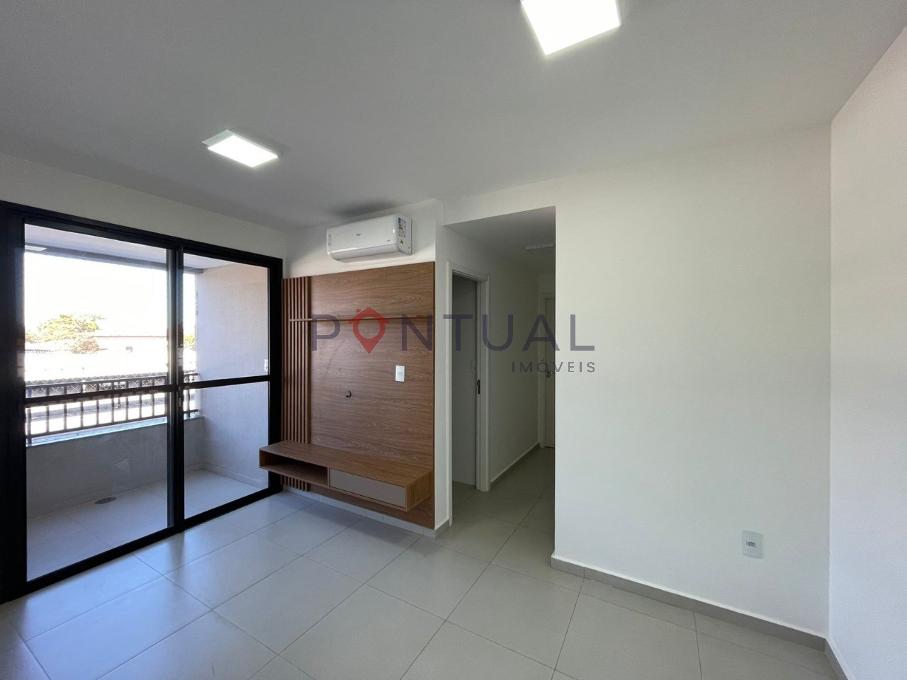 Apartamento para Locação - Luxo no Parque das Indústrias, Marília-SPEspaço de 84m², 2 quartos, 1 suíte, sala ampla, 2 banheiros, vaga de garagem. Ambientes planejados e infraestrutura completa.