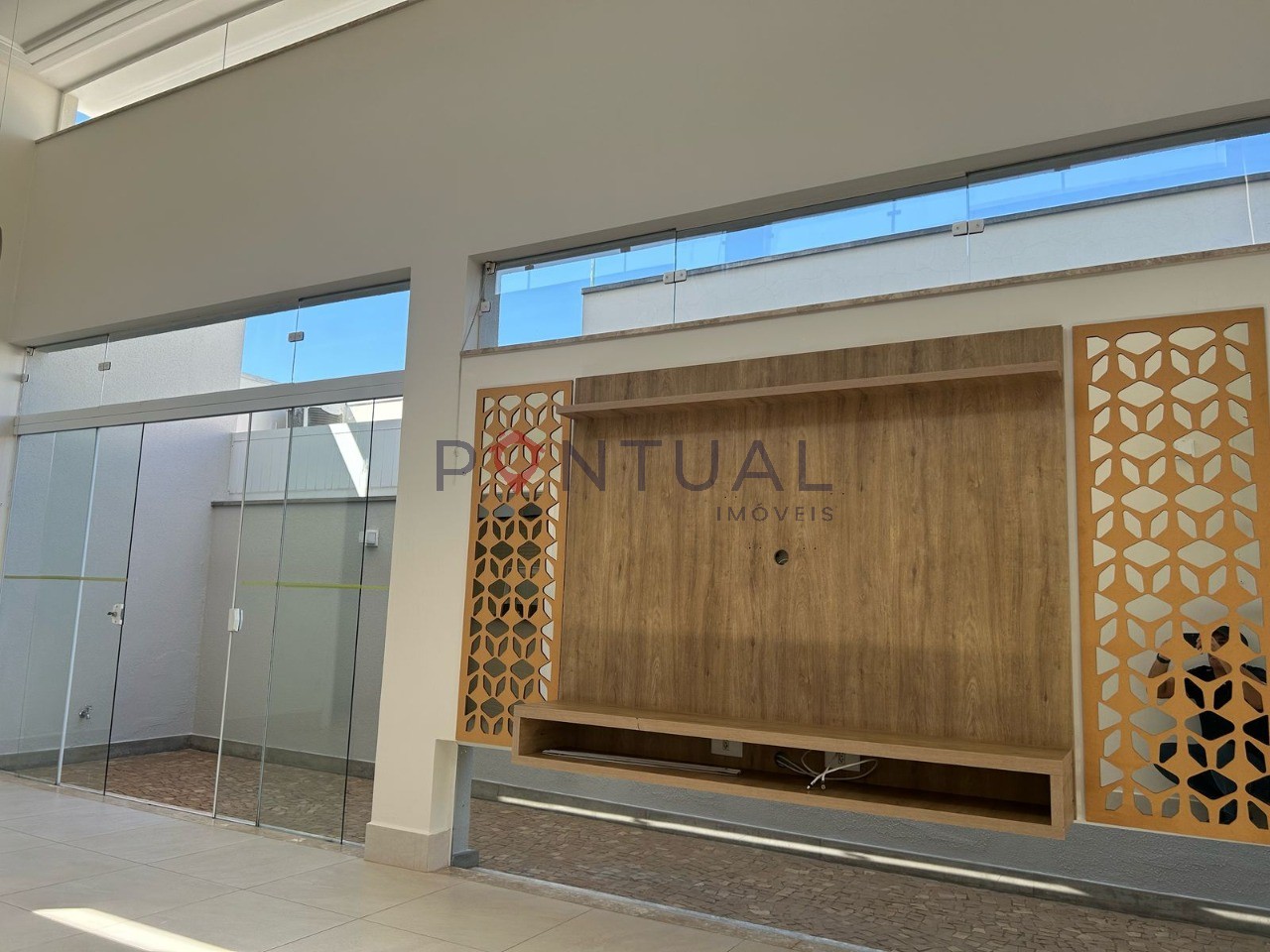 Condomínio de luxo: casa de 3 quartos e 3 suítes no jardim c