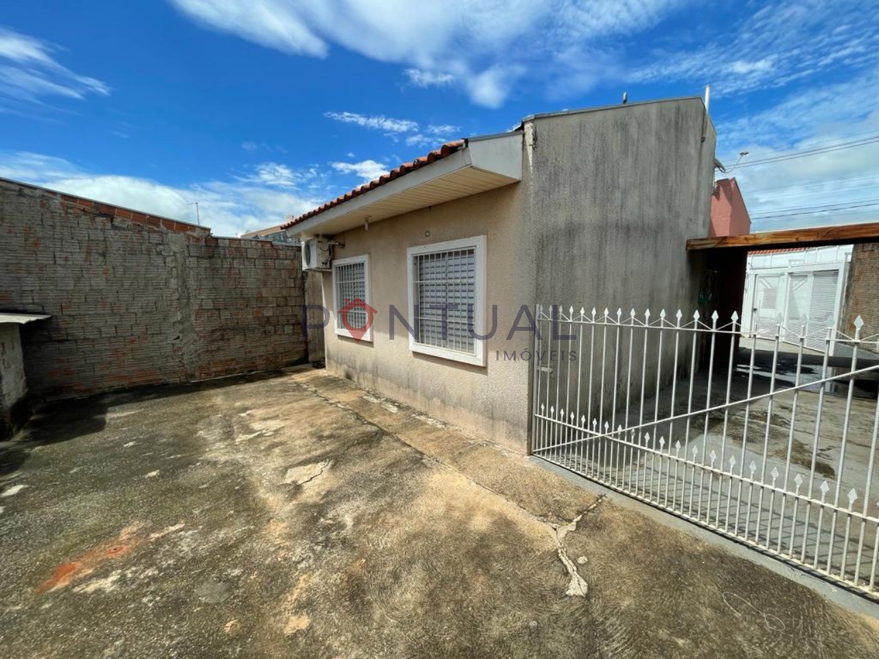 Casa para locação em Marília-SP: 2 quartos, 1 sala, 1 banheiro, 2 vagas de garagem no bairro Vereador Eduardo Andrade Reis.