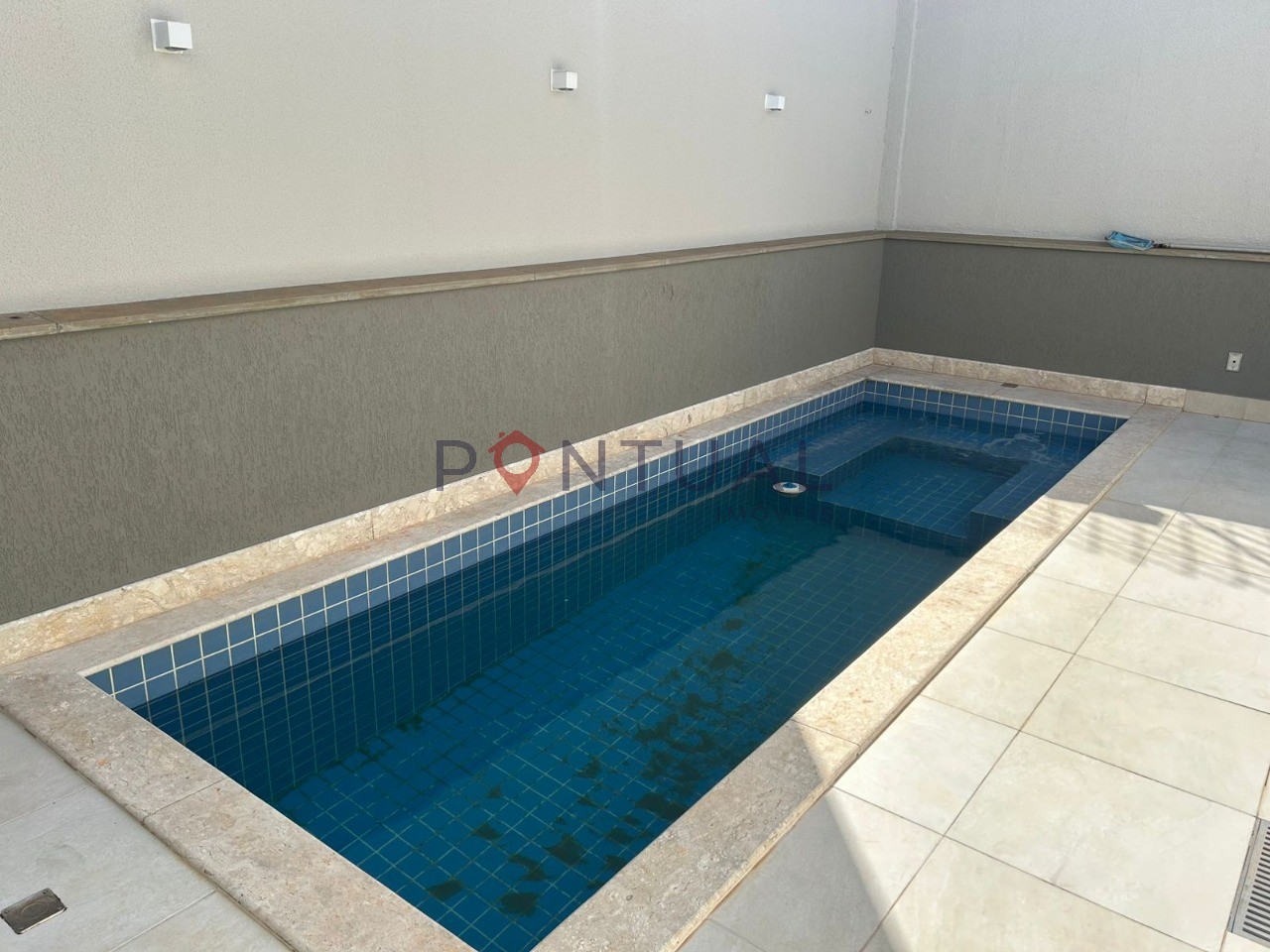 Condomínio de luxo: Casa de 3 quartos e 3 suítes no Jardim Colibri, Marília-SP com 2 vagas de garagem!