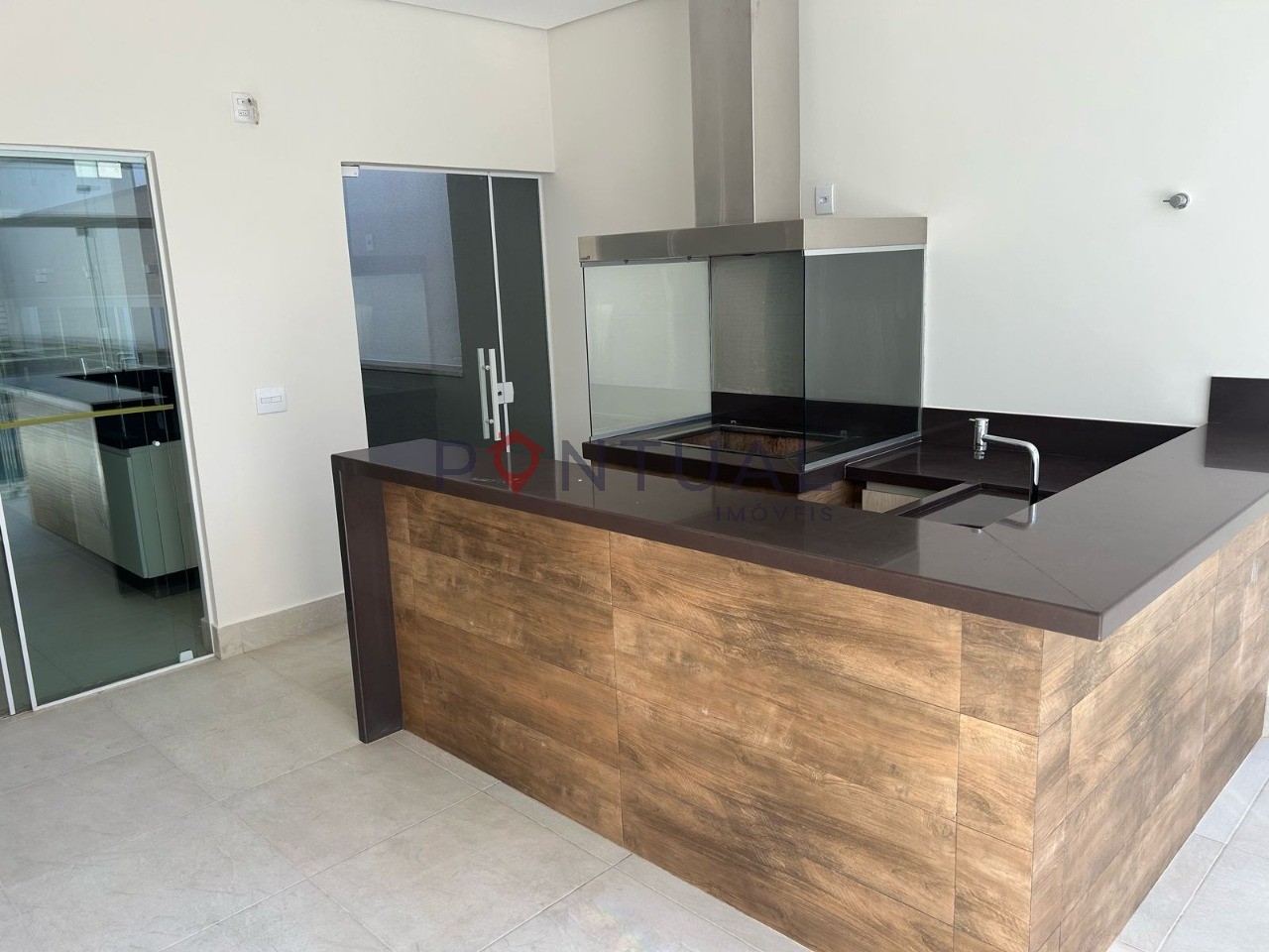Condomínio de luxo: casa de 3 quartos e 3 suítes no jardim c