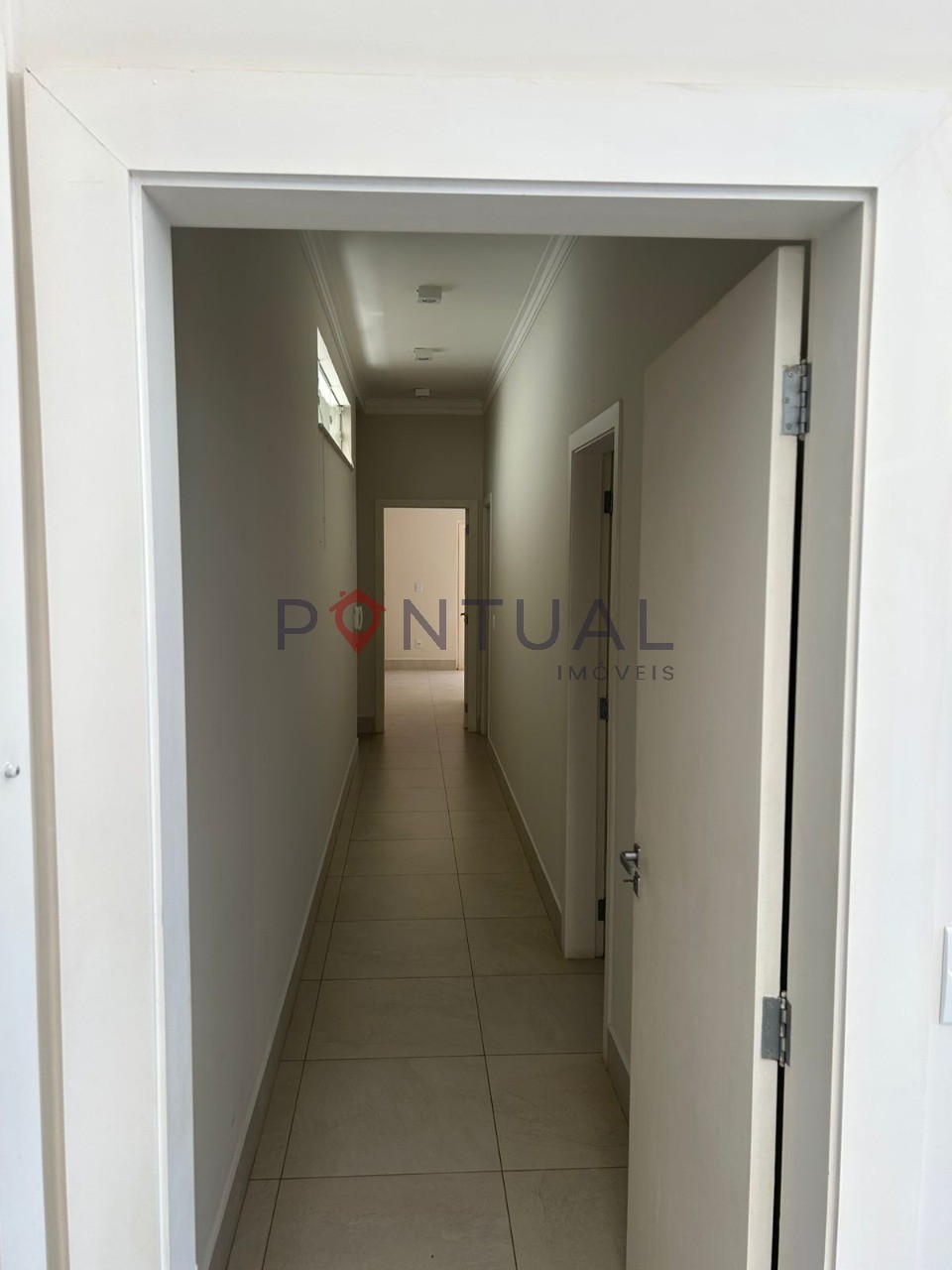 Condomínio de luxo: Casa de 3 quartos e 3 suítes no Jardim Colibri, Marília-SP com 2 vagas de garagem!