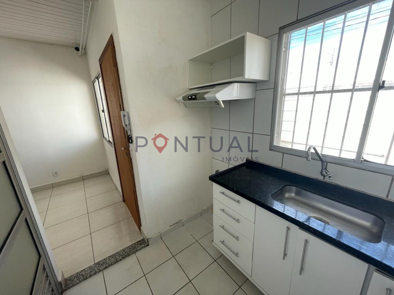 Casa para locação em Marília-SP: 2 quartos, 1 sala, 1 banheiro, 2 vagas de garagem no bairro Vereador Eduardo Andrade Reis.
