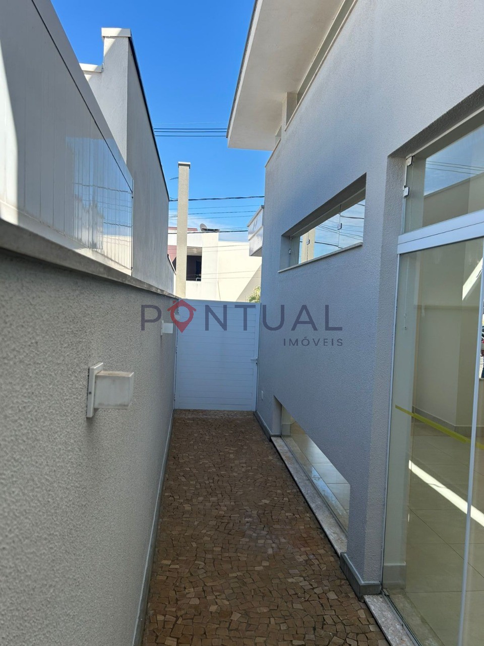 Condomínio de luxo: Casa de 3 quartos e 3 suítes no Jardim Colibri, Marília-SP com 2 vagas de garagem!