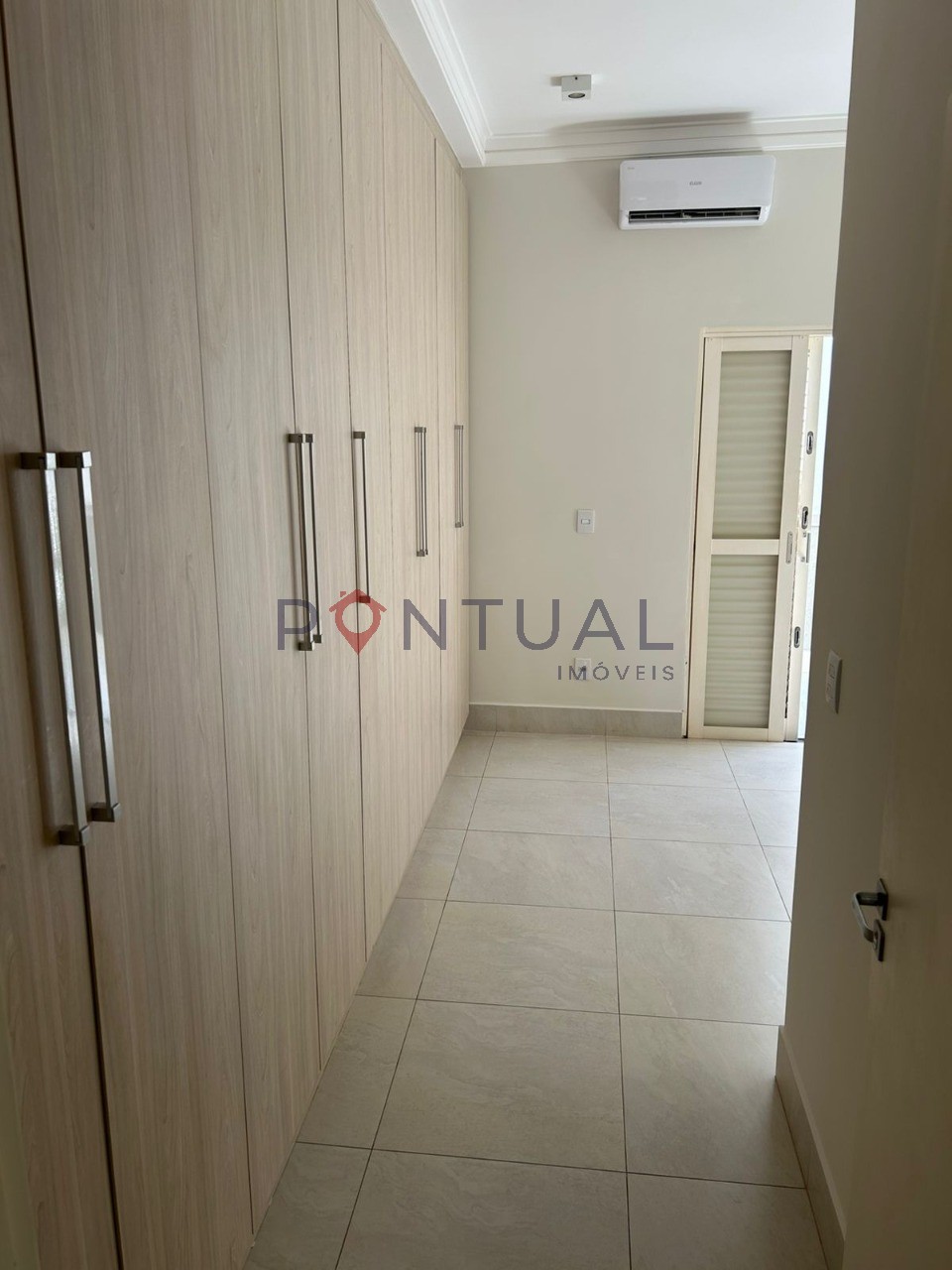 Condomínio de luxo: Casa de 3 quartos e 3 suítes no Jardim Colibri, Marília-SP com 2 vagas de garagem!