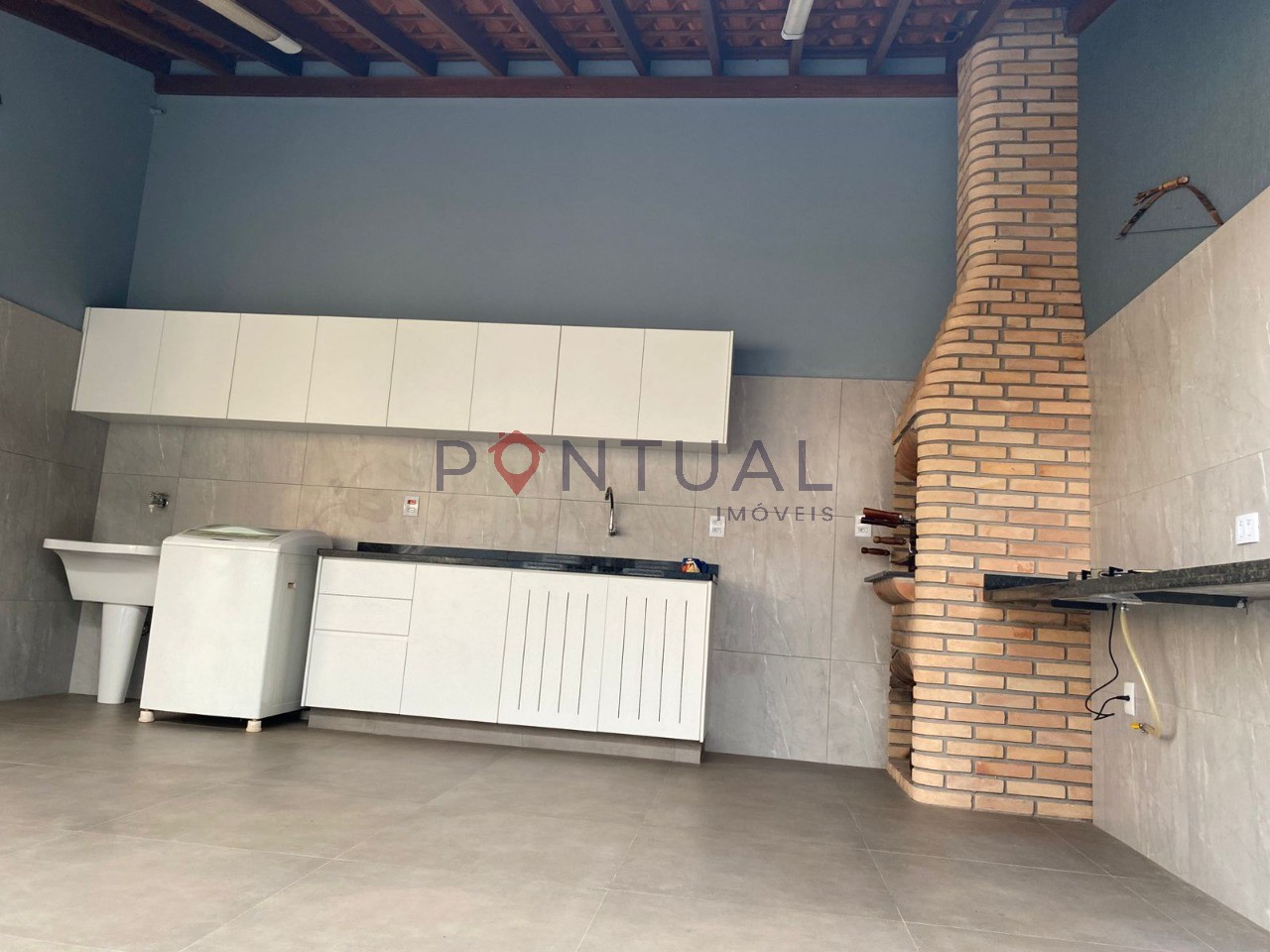 Imperdível residência à venda em Marília-SP, Jardim Altos da Cidade: 3 quartos, 3 suítes, 1 sala, 5 banheiros, 3 vagas, 134m²!