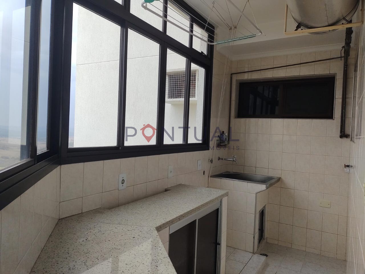 Apartamento de 3 quartos no Alto Cafezal: 1 suíte, 1 sala, 2 banheiros, 4 vagas na cidade de Marília-SP - 130m²
