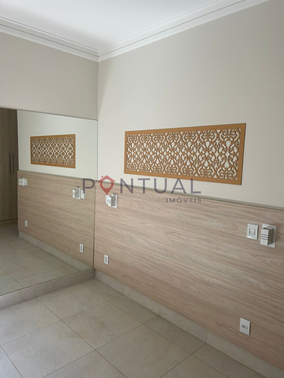 Condomínio de luxo: Casa de 3 quartos e 3 suítes no Jardim Colibri, Marília-SP com 2 vagas de garagem!