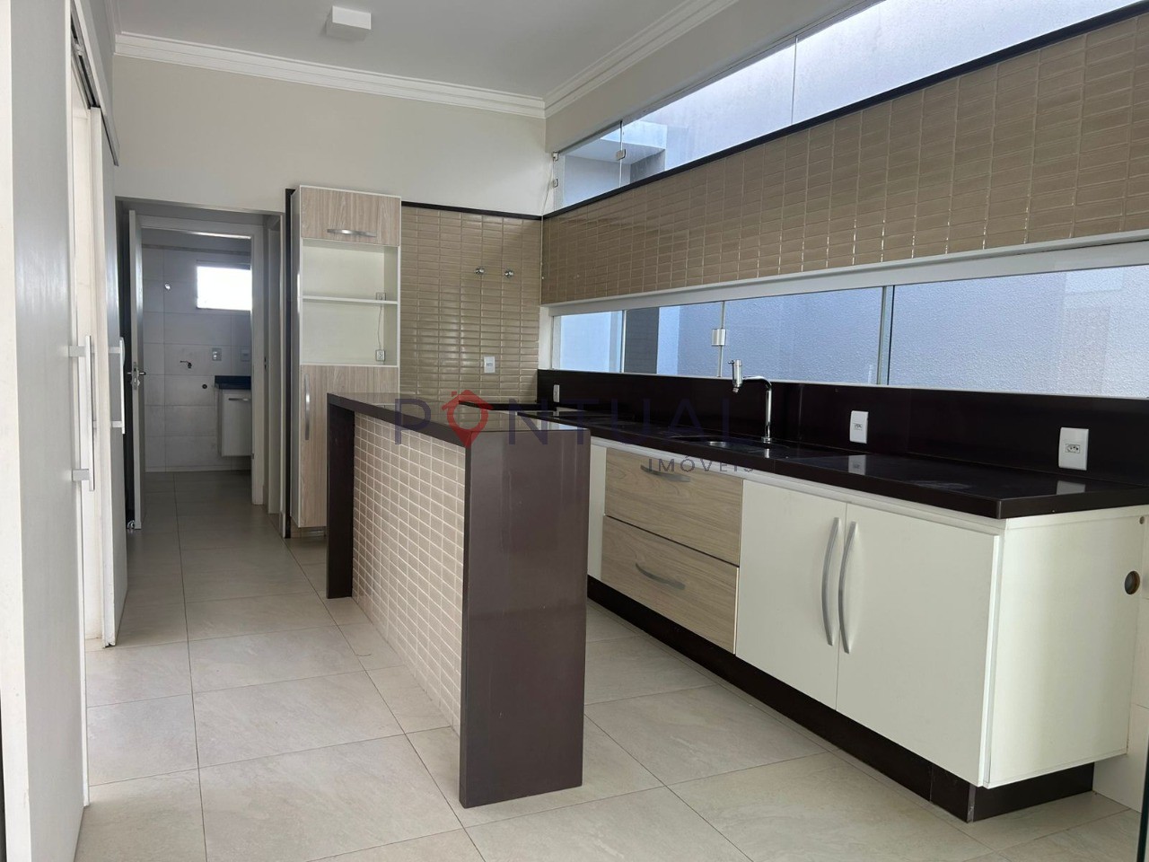 Condomínio de luxo: casa de 3 quartos e 3 suítes no jardim c