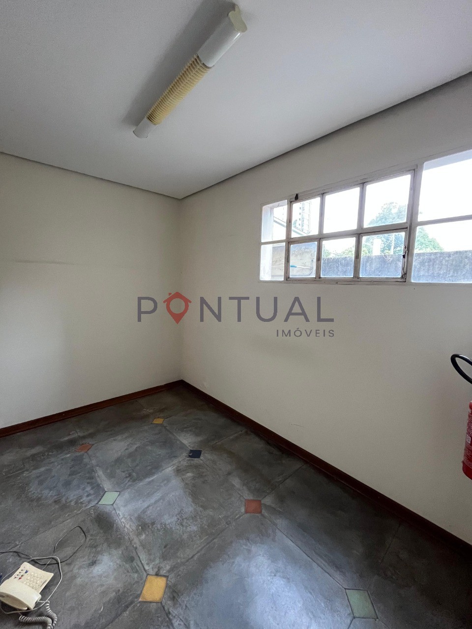 Salão Comercial de para alugar no Centro de Marília-SP. Venha conhecer!