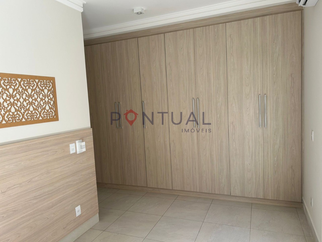 Condomínio de luxo: Casa de 3 quartos e 3 suítes no Jardim Colibri, Marília-SP com 2 vagas de garagem!