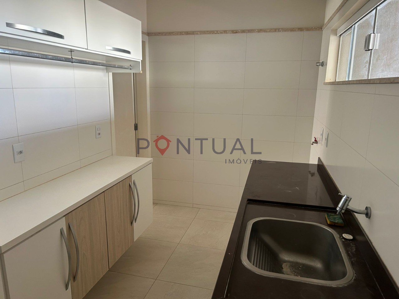 Condomínio de luxo: casa de 3 quartos e 3 suítes no jardim c