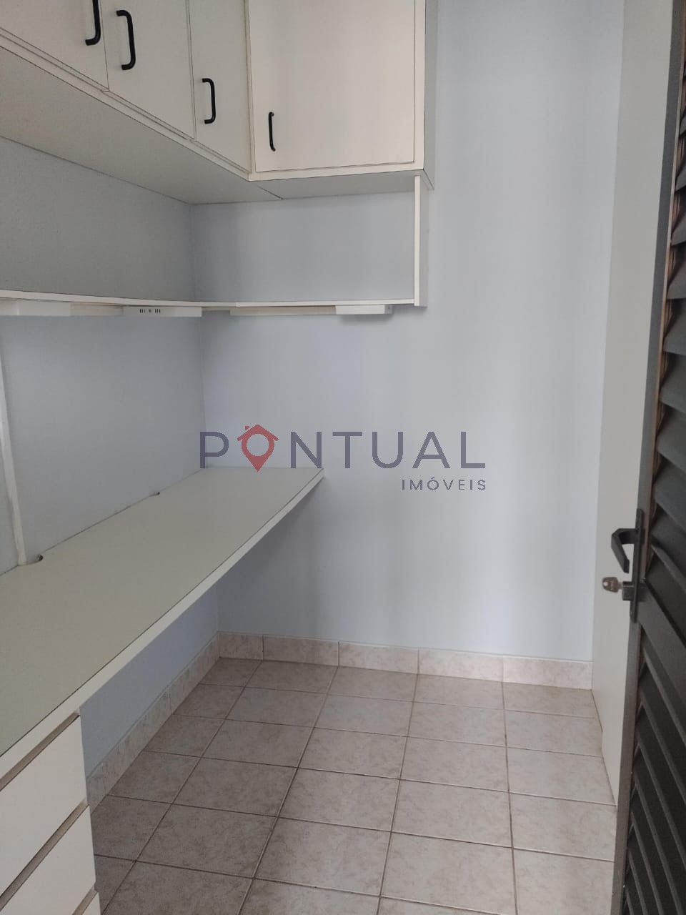 Apartamento de 3 quartos no Alto Cafezal: 1 suíte, 1 sala, 2 banheiros, 4 vagas na cidade de Marília-SP - 130m²