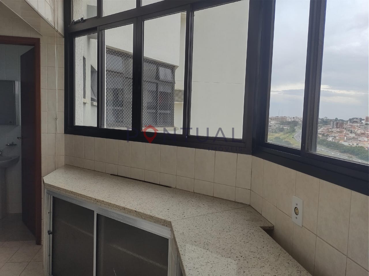 Apartamento de 3 quartos no Alto Cafezal: 1 suíte, 1 sala, 2 banheiros, 4 vagas na cidade de Marília-SP - 130m²