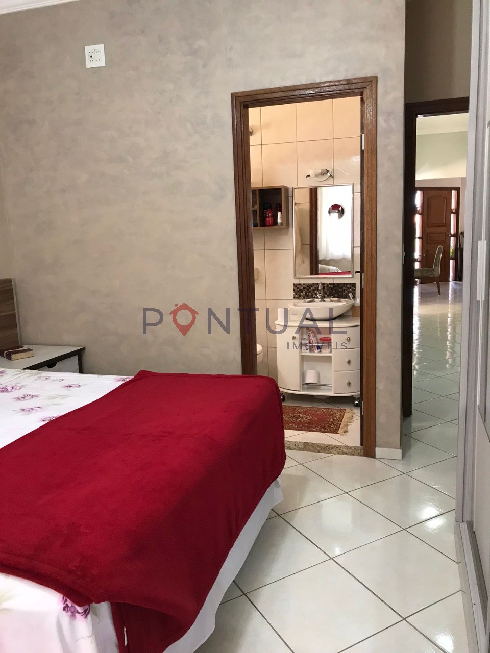 Imperdível residência à venda em Marília-SP, Jardim Altos da Cidade: 3 quartos, 3 suítes, 1 sala, 5 banheiros, 3 vagas, 134m²!
