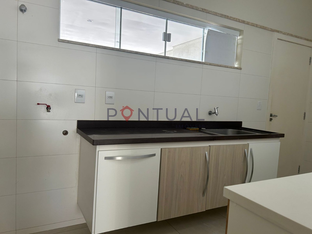 Condomínio de luxo: casa de 3 quartos e 3 suítes no jardim c