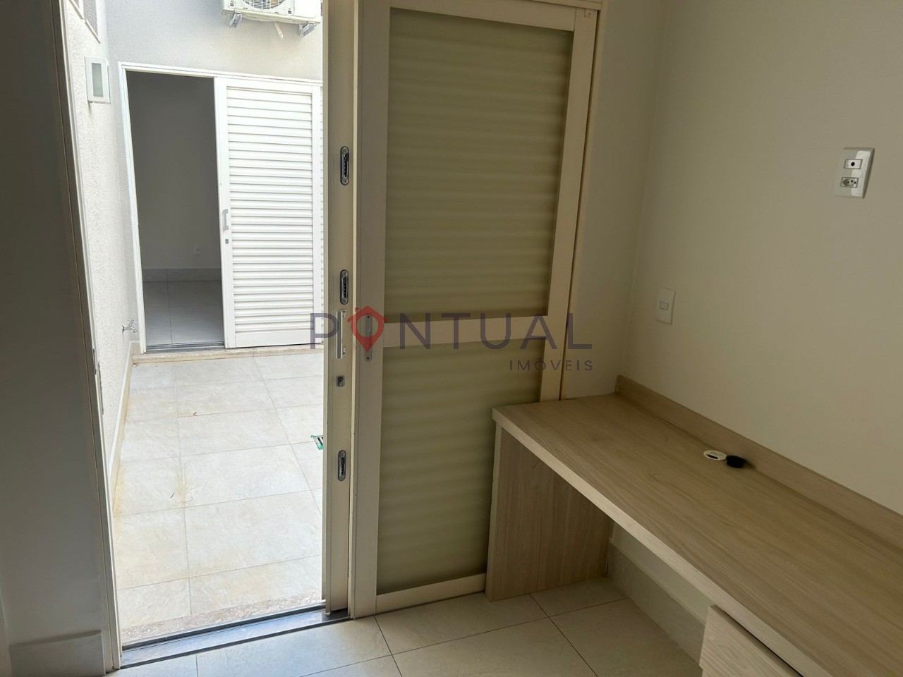 Condomínio de luxo: Casa de 3 quartos e 3 suítes no Jardim Colibri, Marília-SP com 2 vagas de garagem!