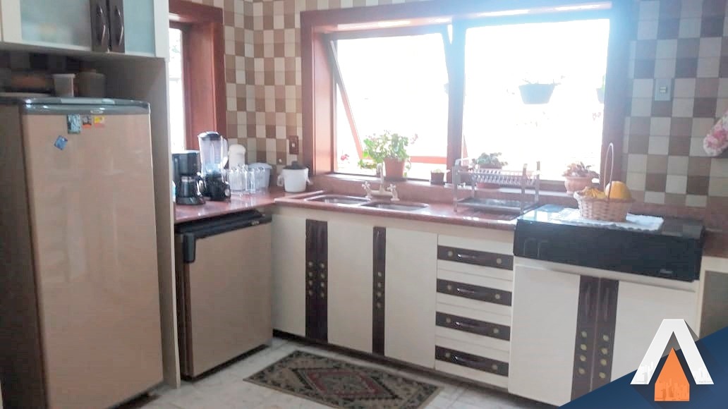 ACRC IMÓVEIS - Casa à venda em Balneário Piçarras, com vista para o mar, 04 dormitórios sendo 01 suíte e 05 vagas de garagem — foto 3