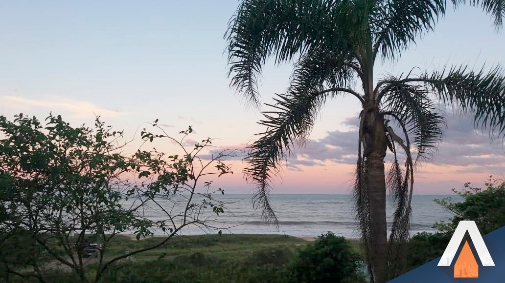 ACRC IMÓVEIS - Casa à venda em Balneário Piçarras, com vista para o mar, 04 dormitórios sendo 01 suíte e 05 vagas de garagem — foto 4