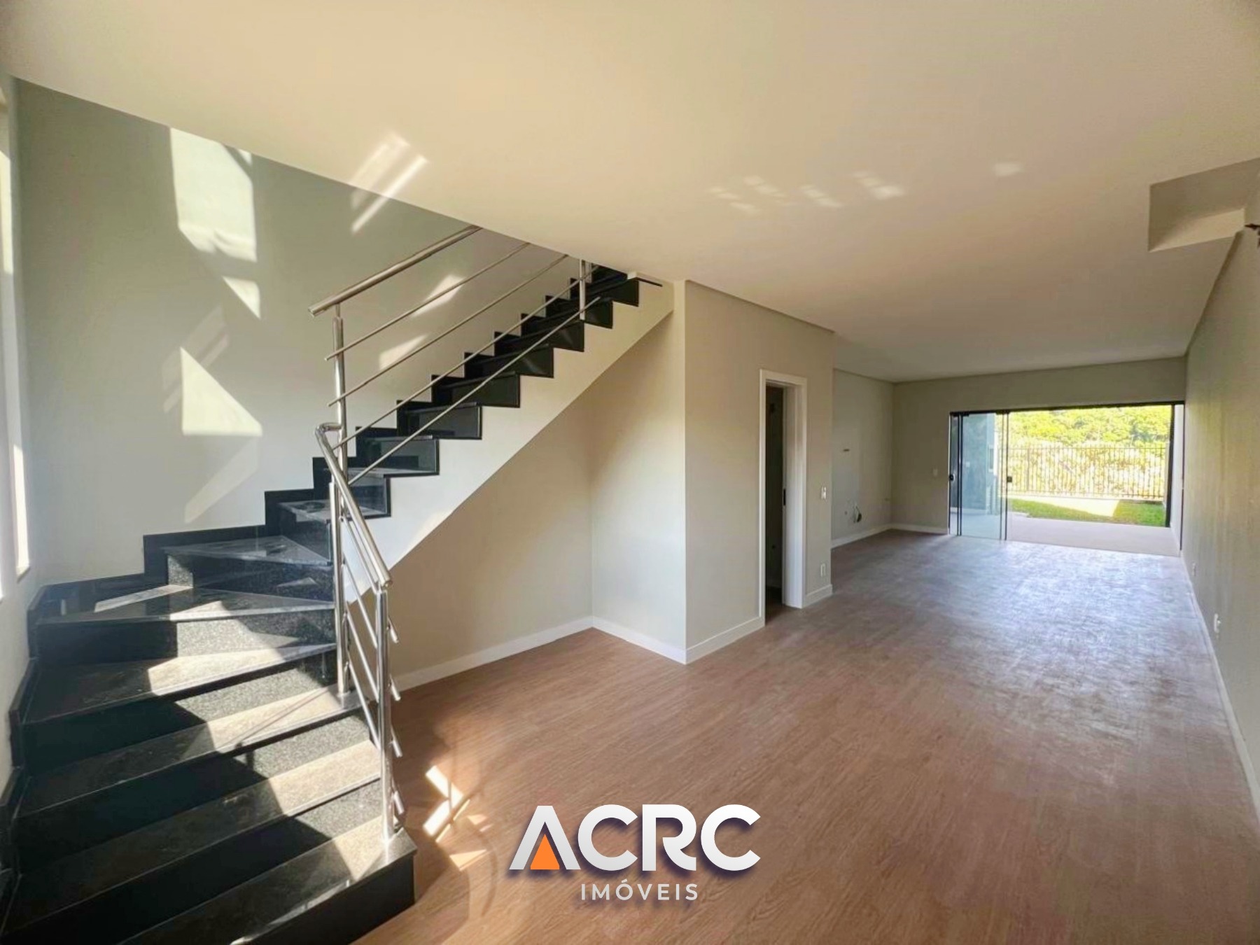 ACRC Imóveis - CA03073 - Sobrado a Venda no Bairro Fortaleza Alta. - foto 1