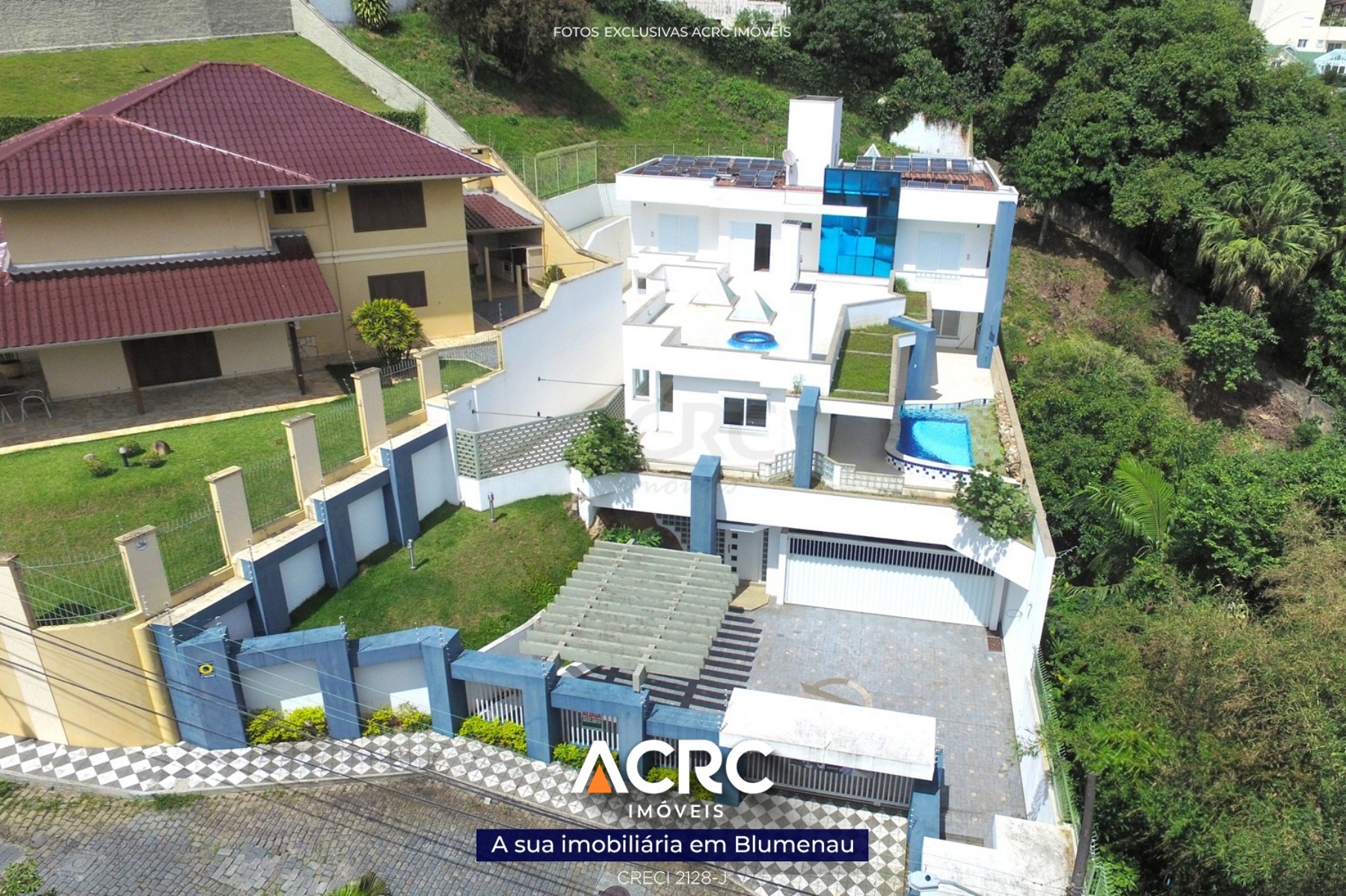 ACRC Imóveis - CA03307 - Casa para Venda no Centro de Blumenau - foto 1