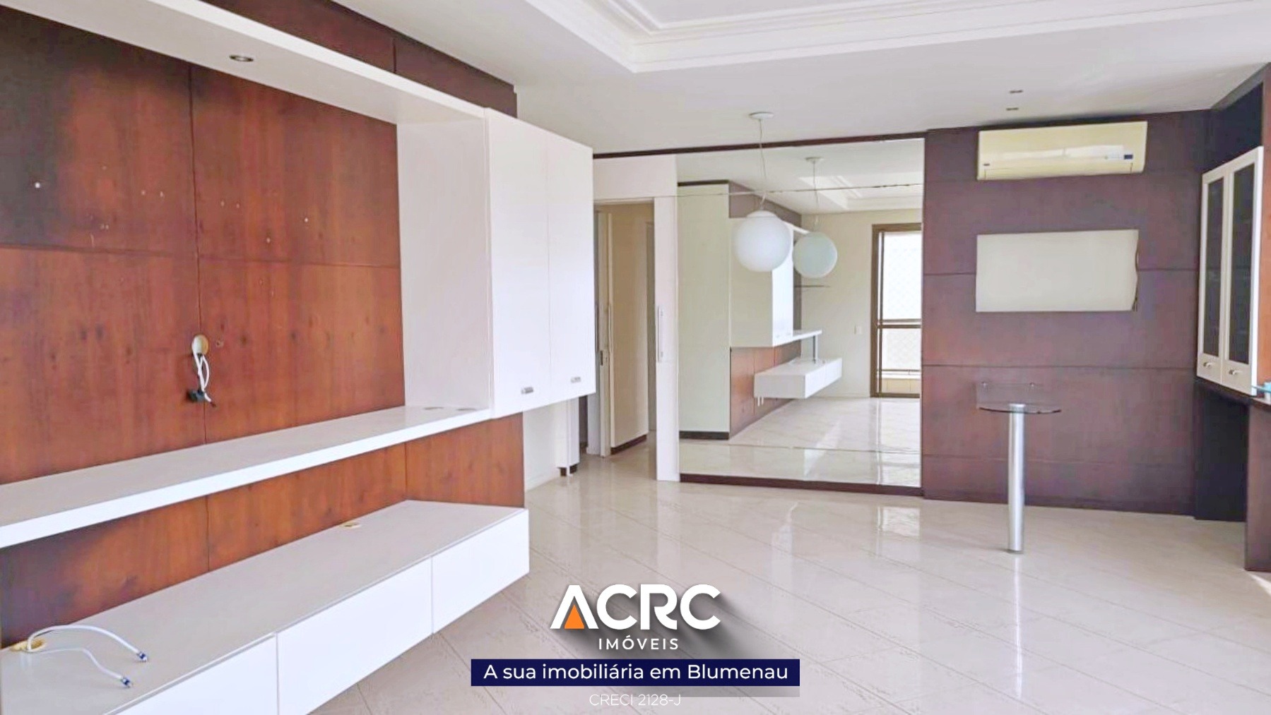 ACRC Imóveis - AP09391 - Apartamento a 100m da praia para Venda no Bairro Agronômica em Florianópolis - foto 1